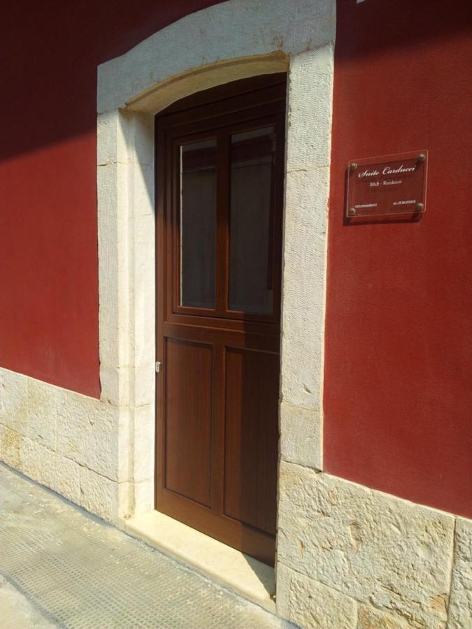 רוטיליאנו Suite Carducci B&B - Residence מראה חיצוני תמונה